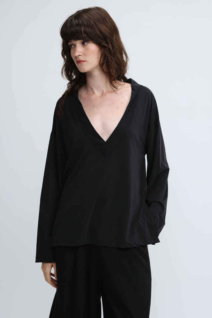 Clean62 Black V Shirt