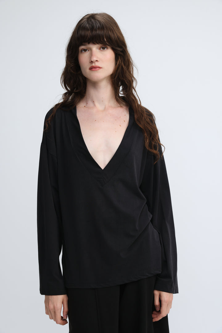 Clean62 Black V Shirt