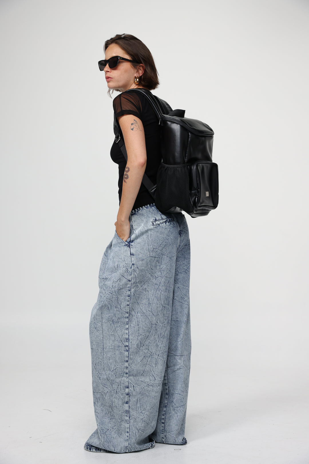 תיק גב 100% עור בצבע שחור Black Leather Backpack