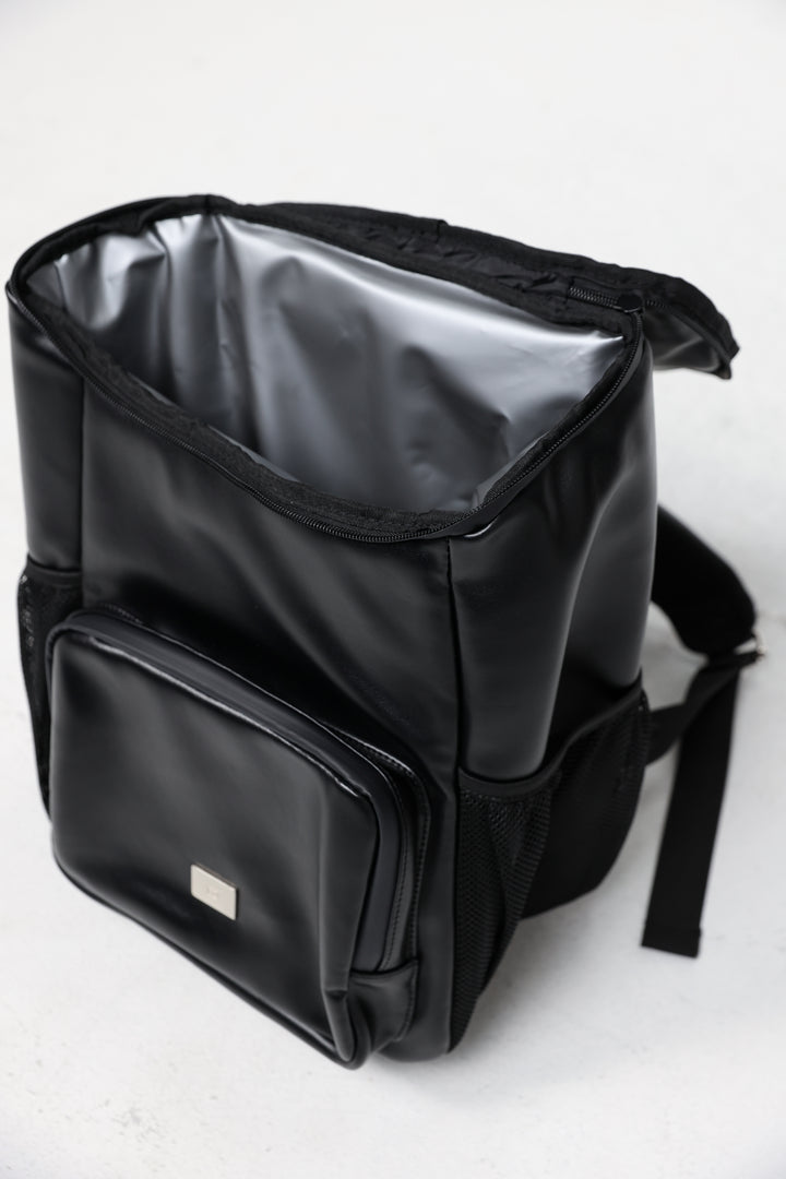 תיק גב שחור עור עם תא ראשי מרווח Black Leather Backpack