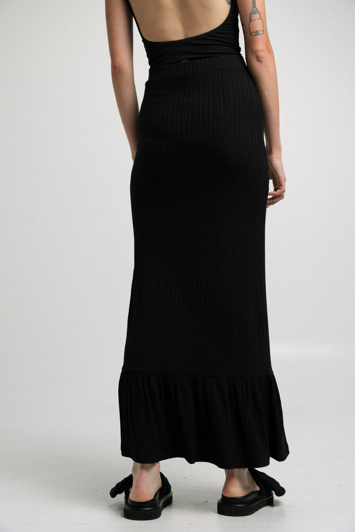 חצאית מקסי שחורה Maxi Black Skirt גב