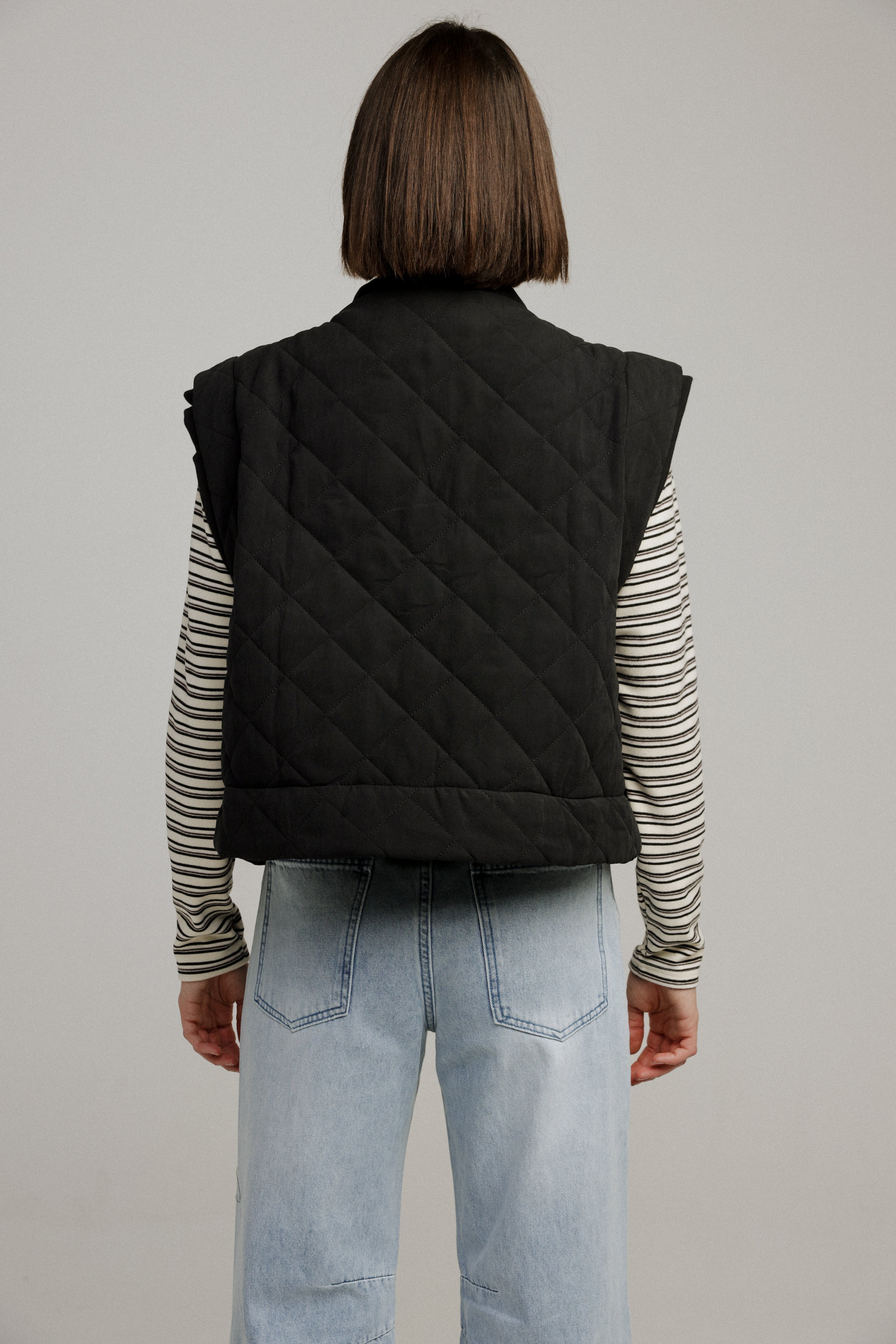 Square Black Quilted Vest – SEESTARZ