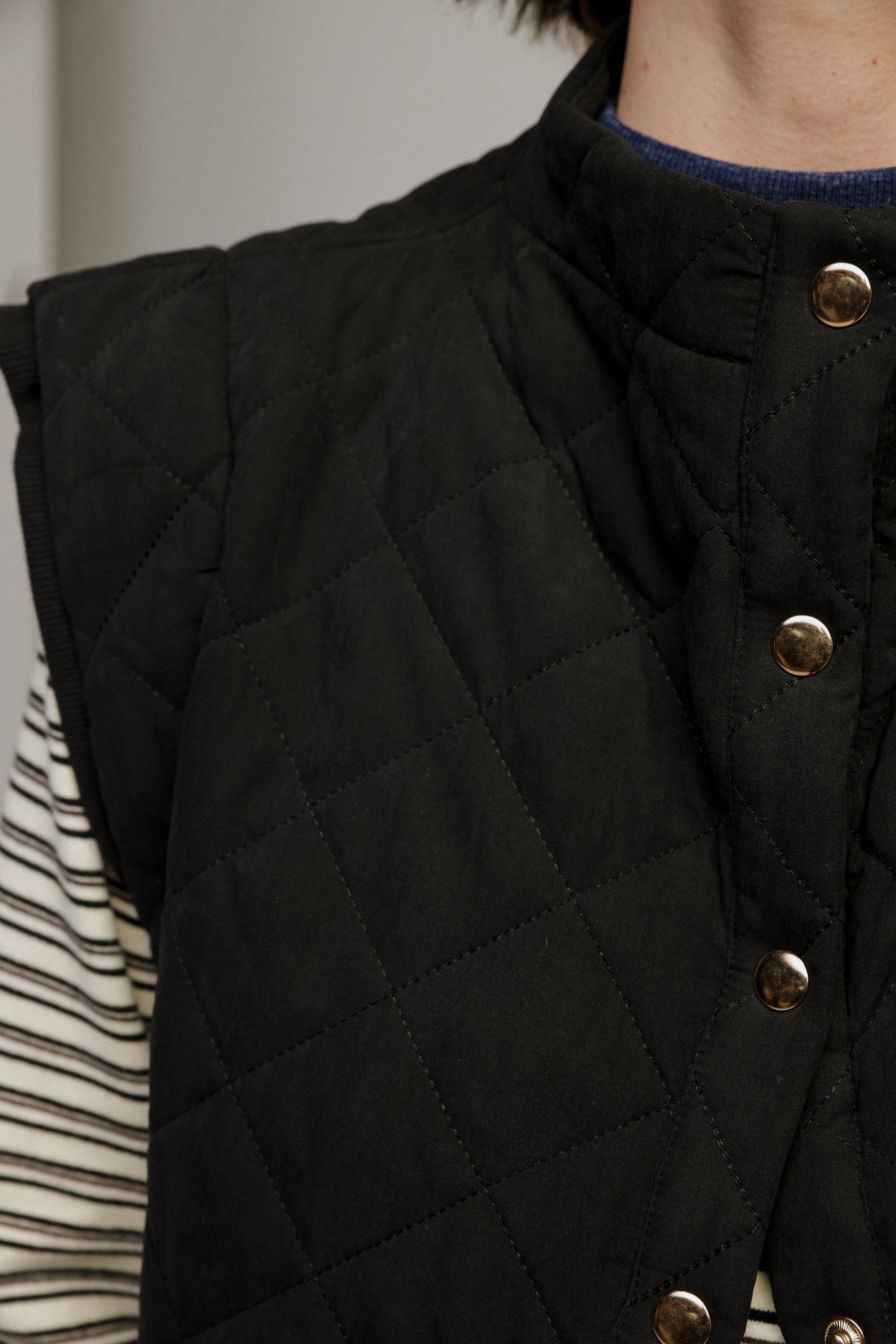 Square Black Quilted Vest – SEESTARZ Square Black Quilted Vest – SEESTARZ