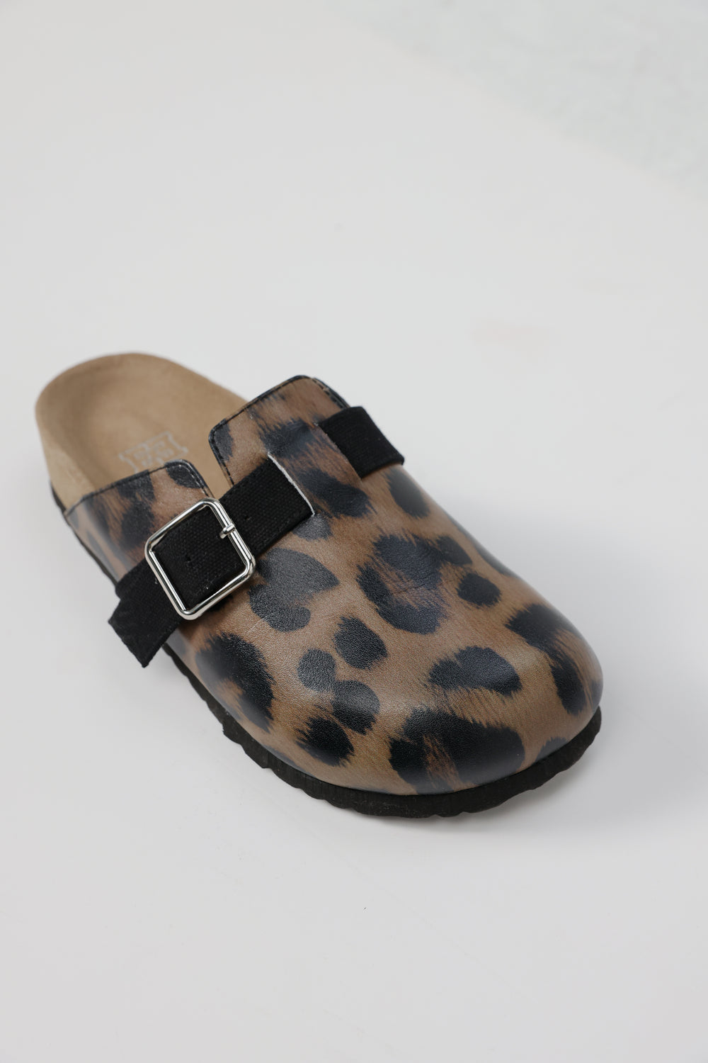 כפכף עור מנומר עם אבזם Leopard Leather Buckle Clogs