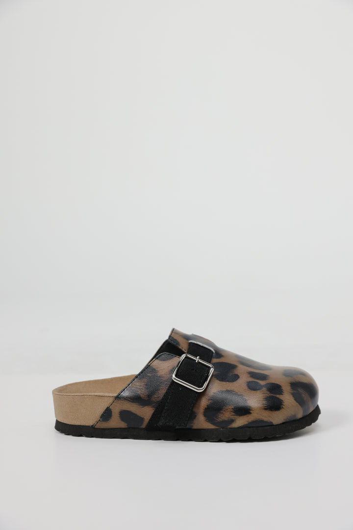 כפכפי עור מנומרים Leopard Leather Buckle Clogs