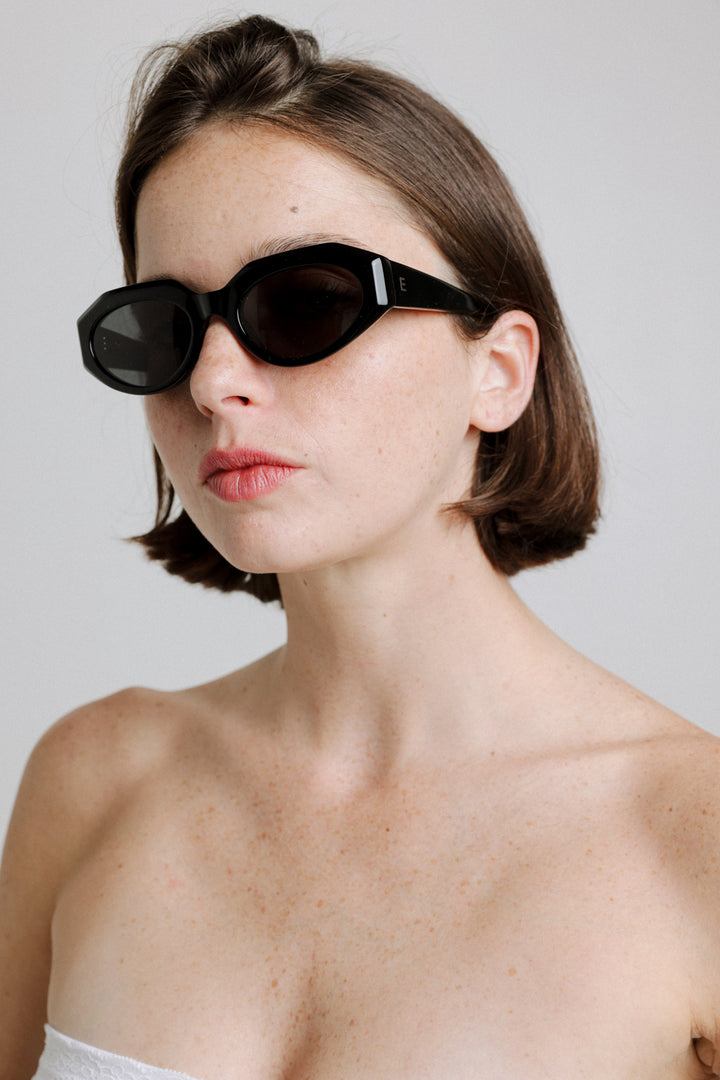 משקפי שמש שחורות לאישה No.2 Black Sunglasses