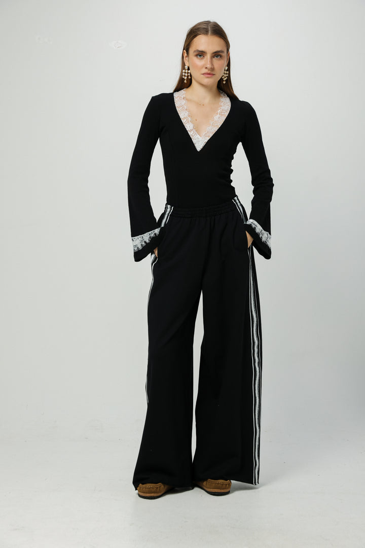 Must Black Wide Bottoms מכנס שחור רחב