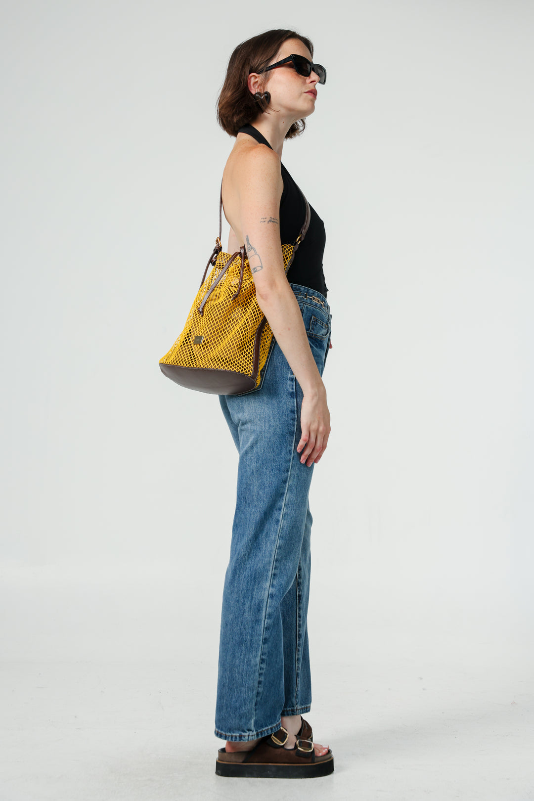 תיק צד רשת צהוב Mustard/Brown Net Bucket Bag