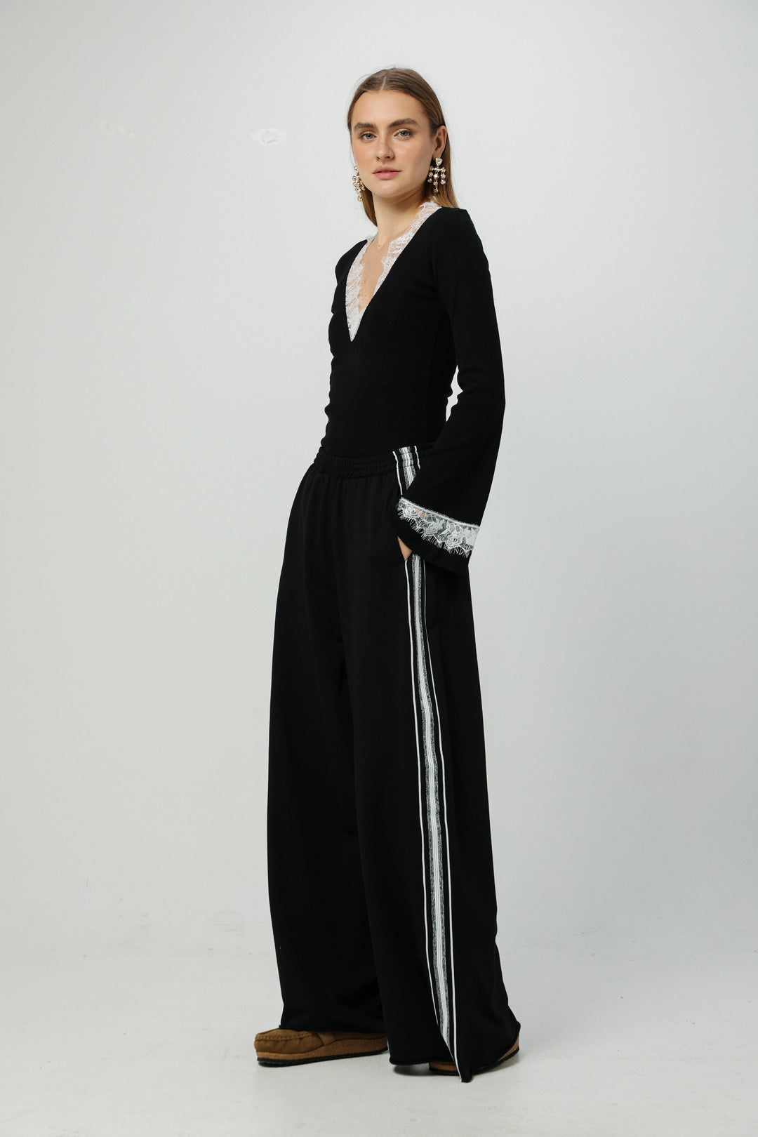 מכנסיים רחבים שחורים לנשים Must Black Wide Bottoms