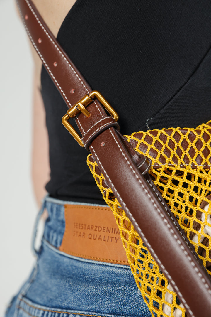 תיק דלי עם רצועת עור בצבע חום Mustard/Brown Net Bucket Bag