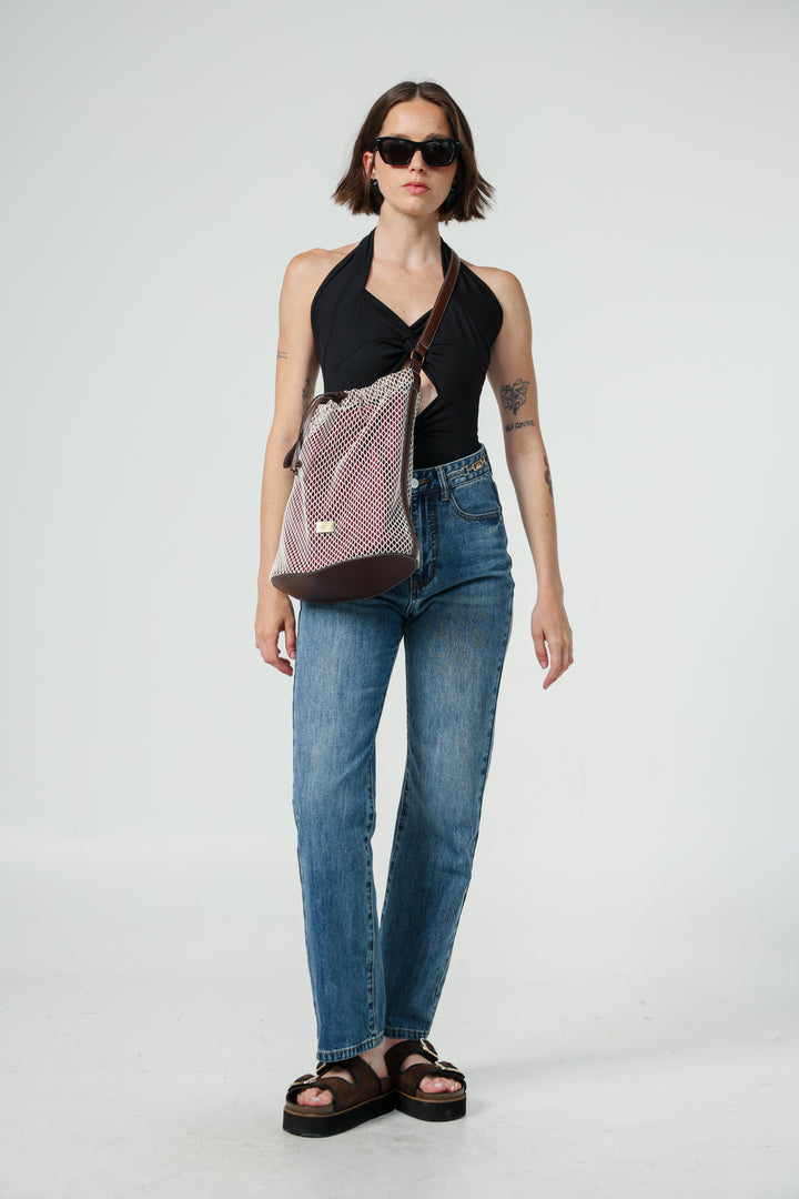 תיק רשת לבן עם רצועה מתכוונת Cream/Burgundy Net Bucket Bag
