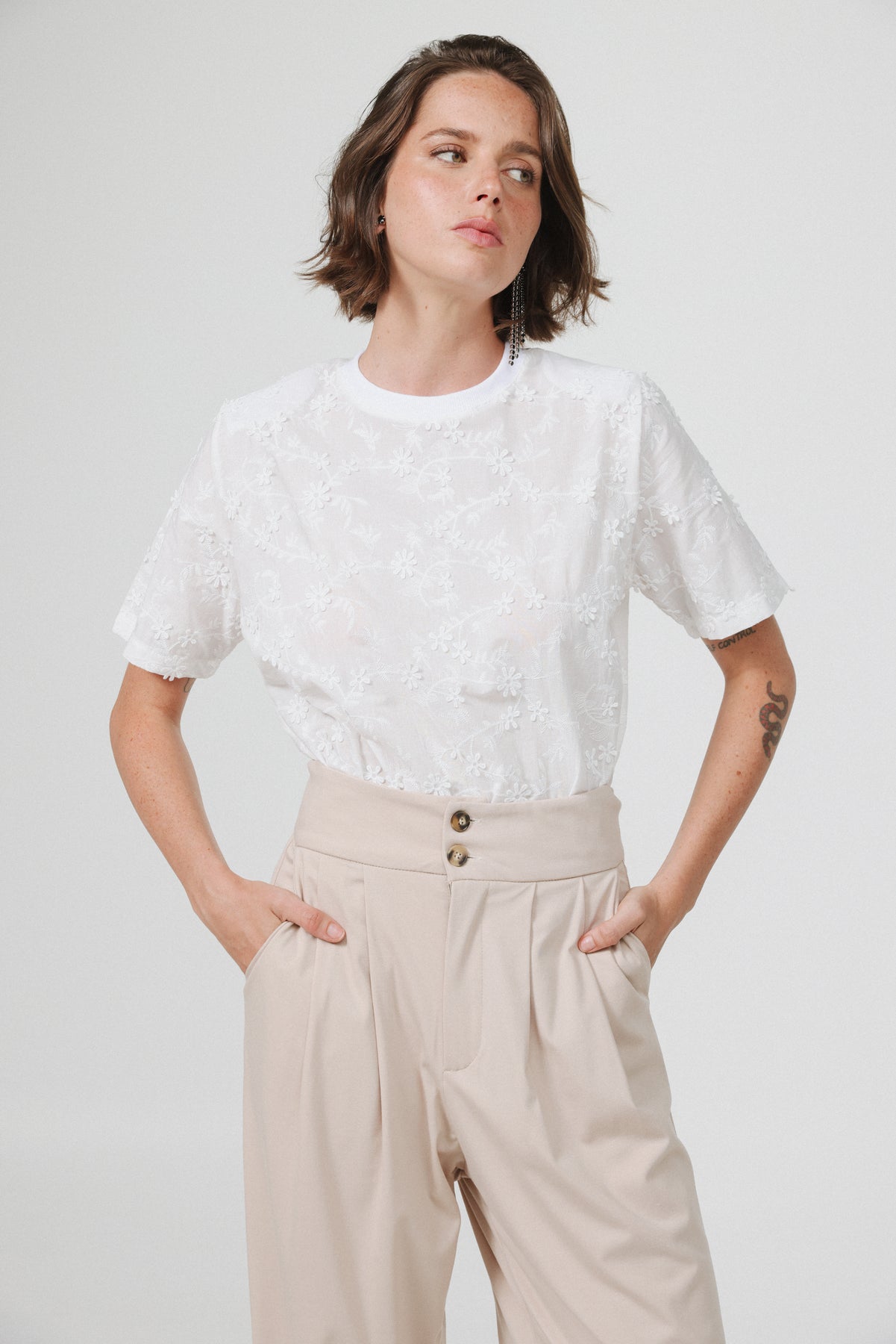 THEREDTHREAD ファーキャミソール white Meeting White Padded Bodysuit – SEESTARZ