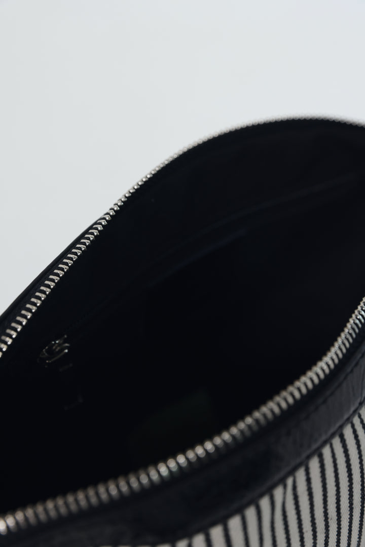 תיק פסים עם גימור שחור מבריק Striped Makeup Bag