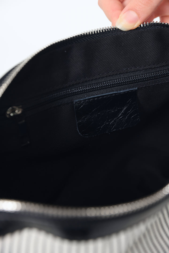 תיק פסים עם כיס פנימי ורוכסן Striped Makeup Bag