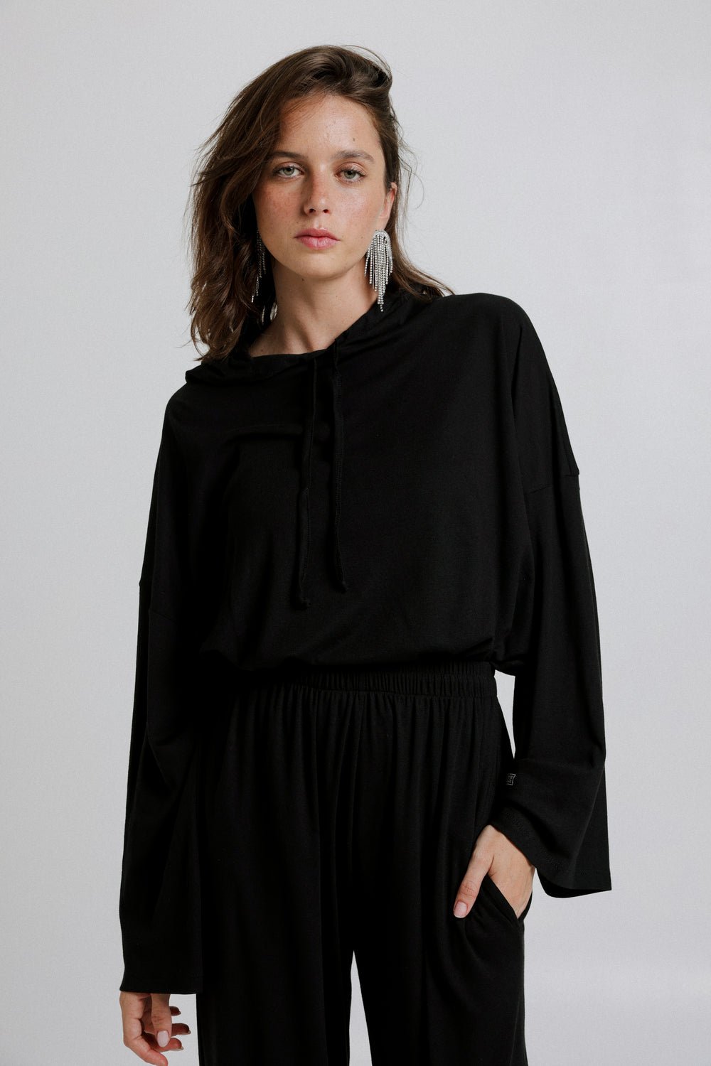 חולצת קפוצ'ון לנשים דגם Squad Black Shirt