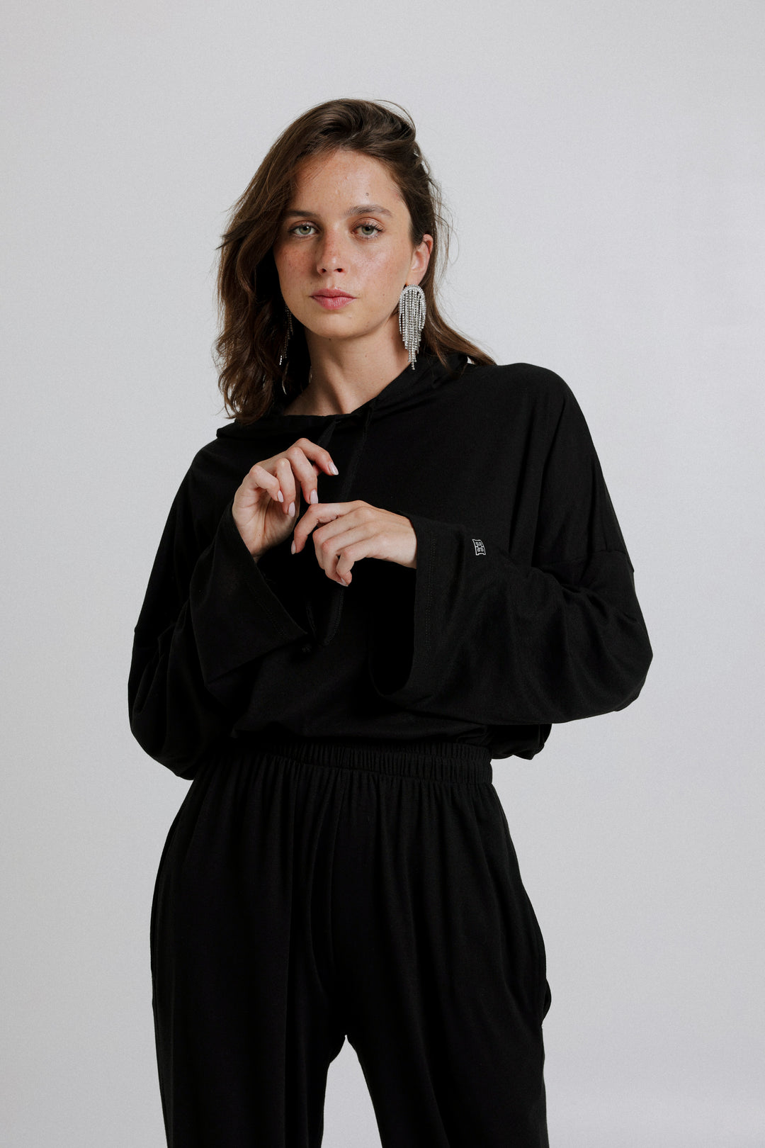 קפוצ'ון לנשים Squad Black Shirt מידות XS-XL