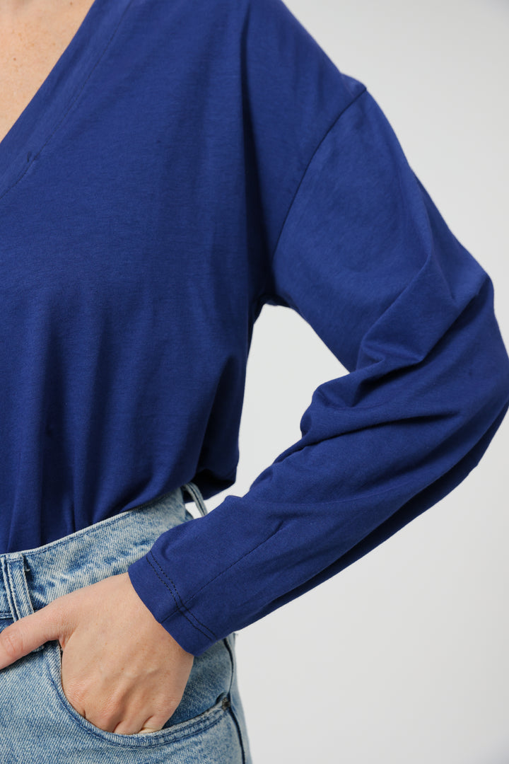 Clean05 Navy V Shirt