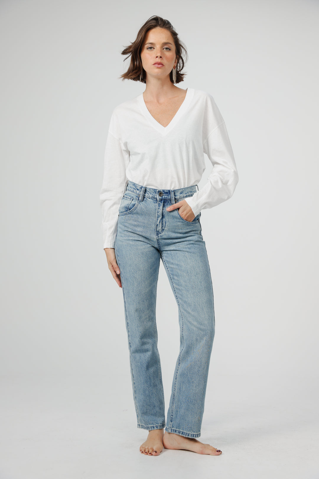 Clean05 White V Shirt