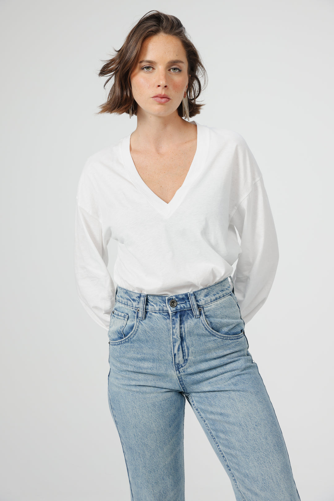 Clean05 White V Shirt