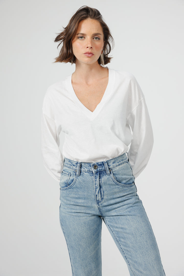 Clean05 White V Shirt