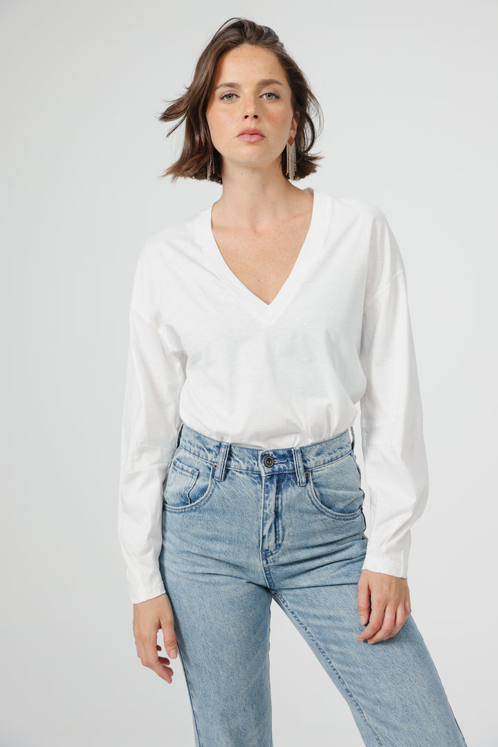 Clean05 White V Shirt