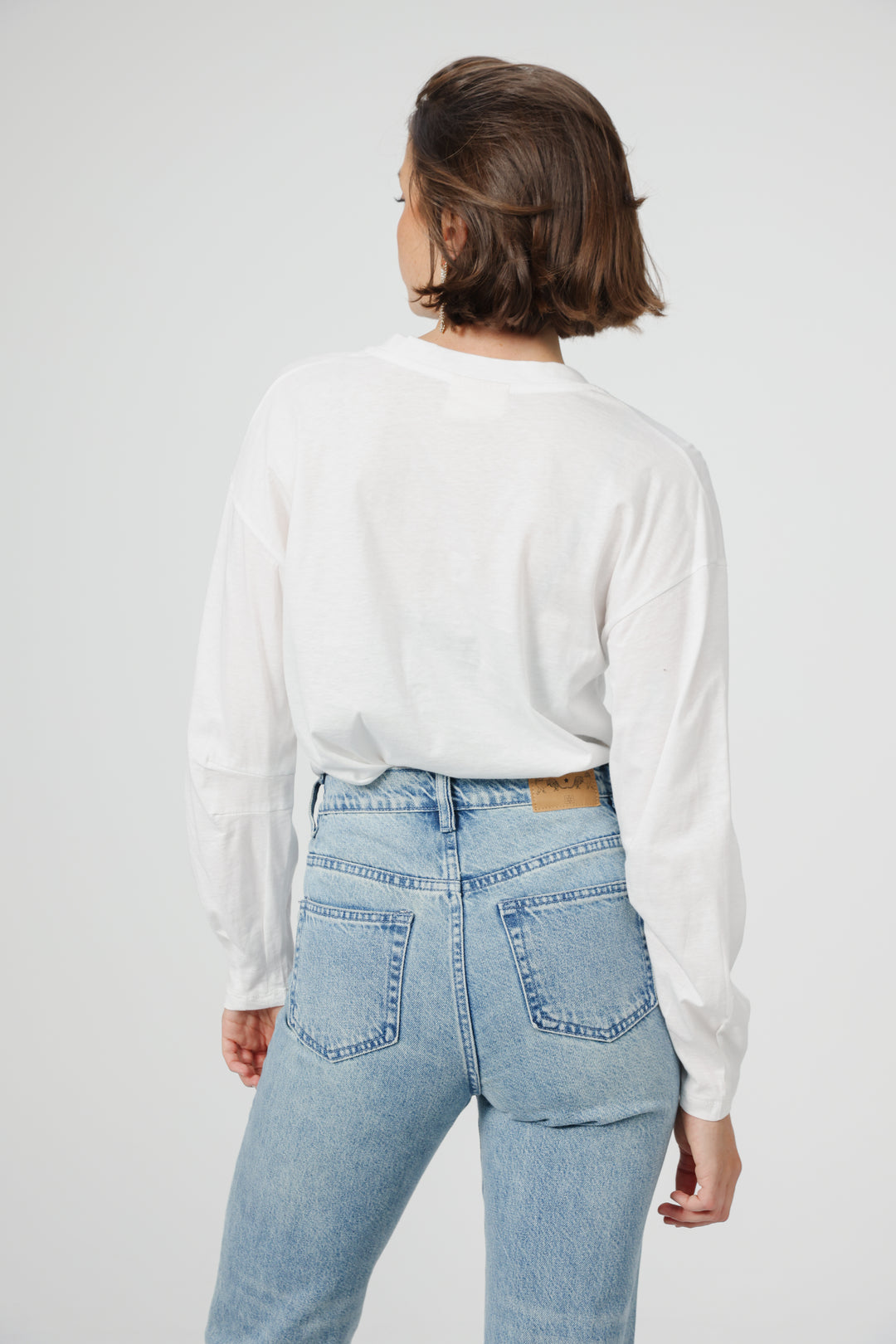 Clean05 White V Shirt