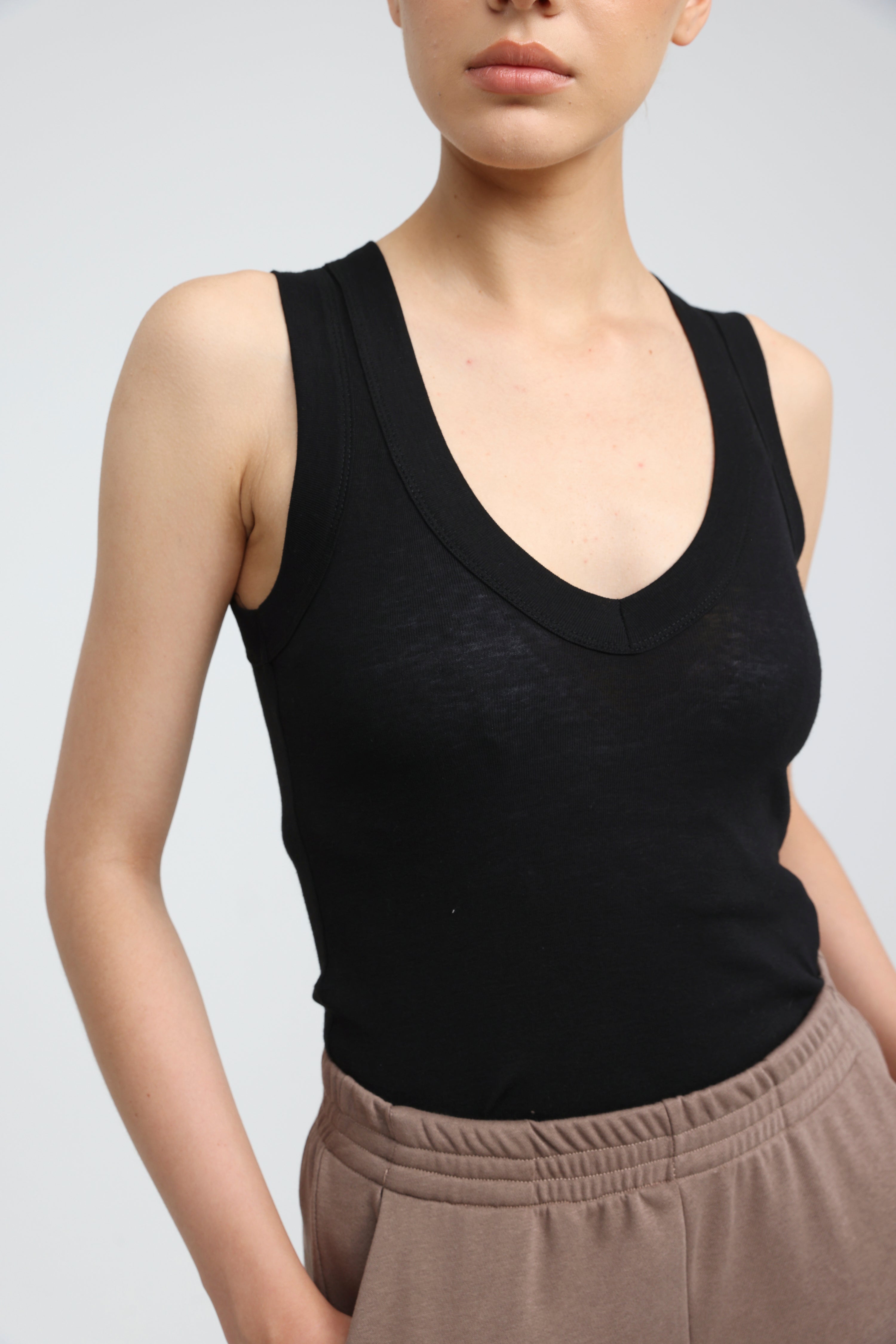 Clean41 Black V Tank – SEESTARZ