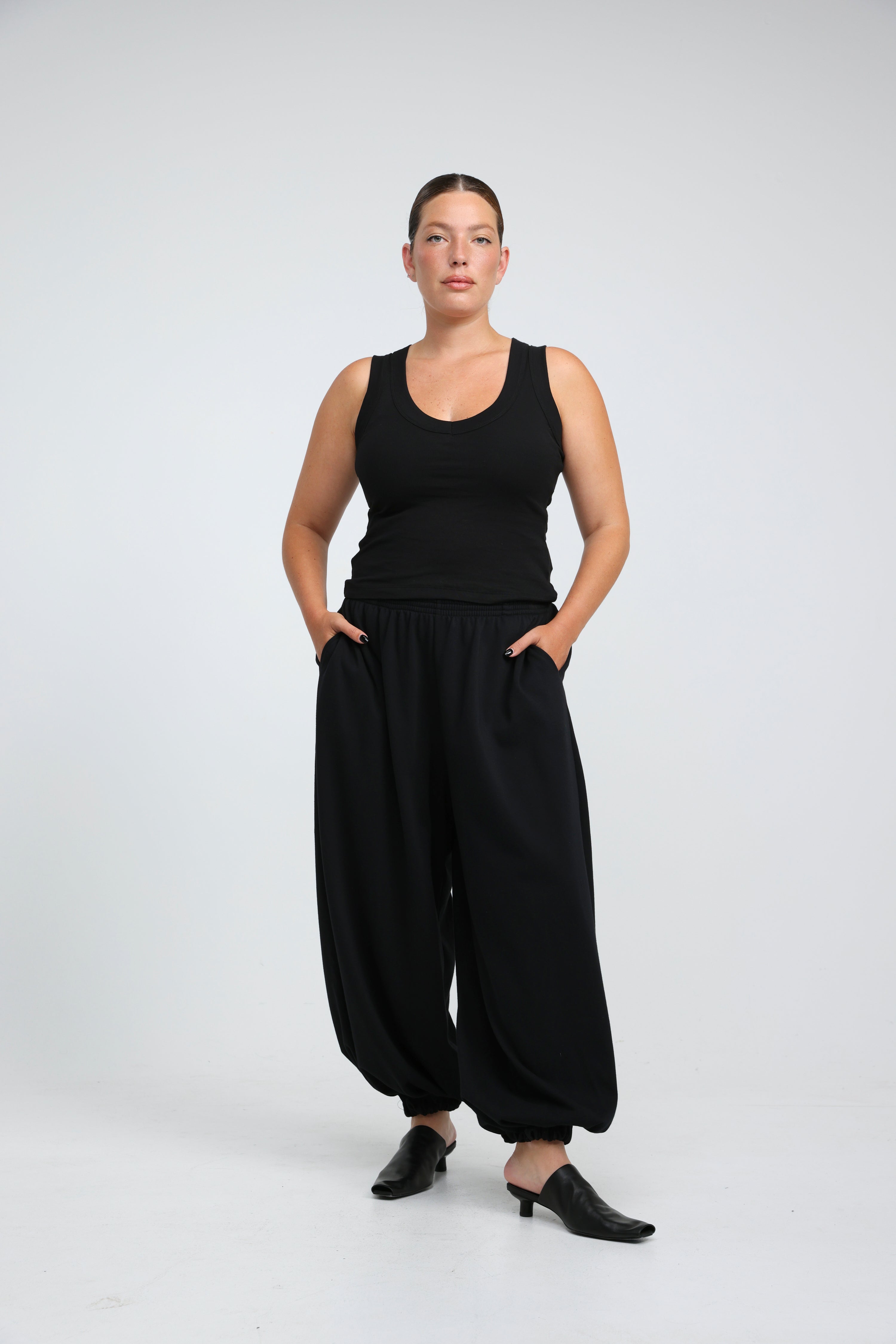 新作サルセーション　Back Pleat Tank Top Clean41 Black V Tank – SEESTARZ