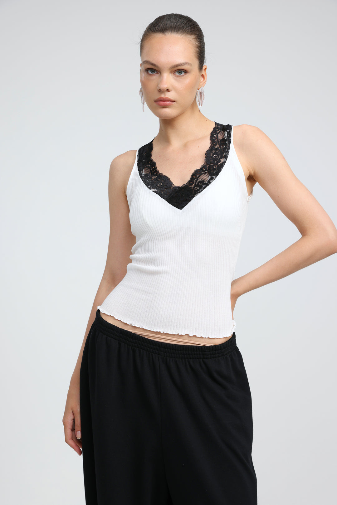 Sweetheart White/Black Tank