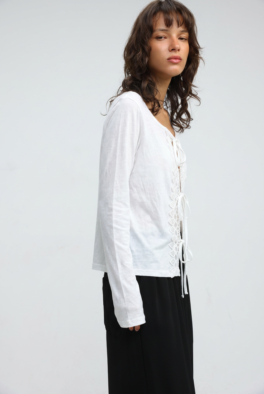 Amulet White Top