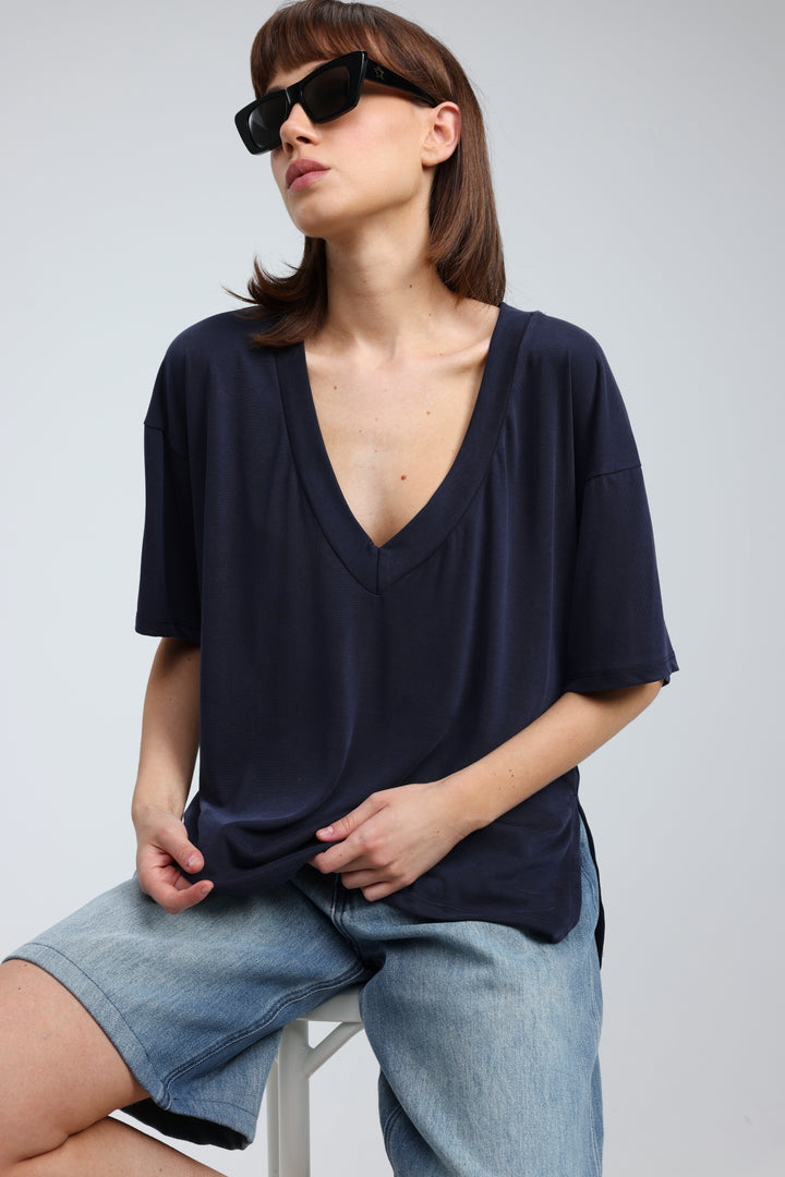 Clean32 Navy V T-Shirt
