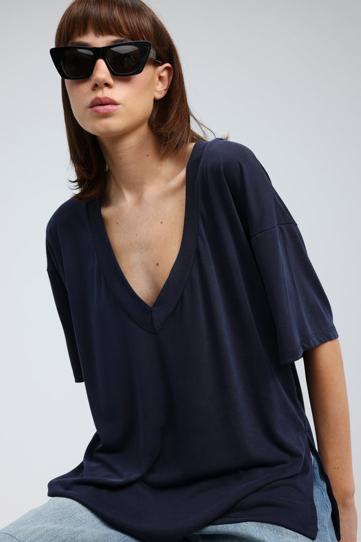 Clean32 Navy V T-Shirt