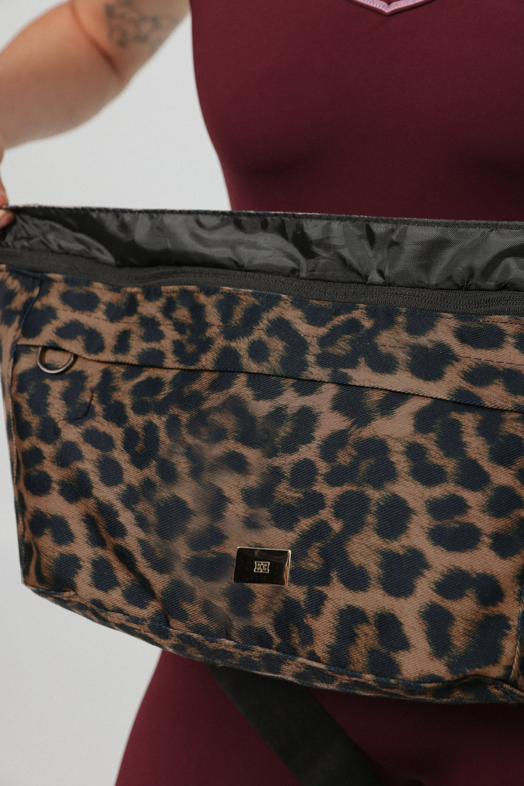 EE Huge Leopard Belt Bag