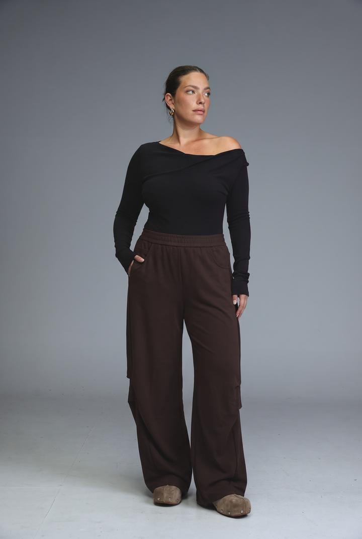 646 black joggers are wide-leg pants with a relaxed fit and visible side cargo pockets shown from the front