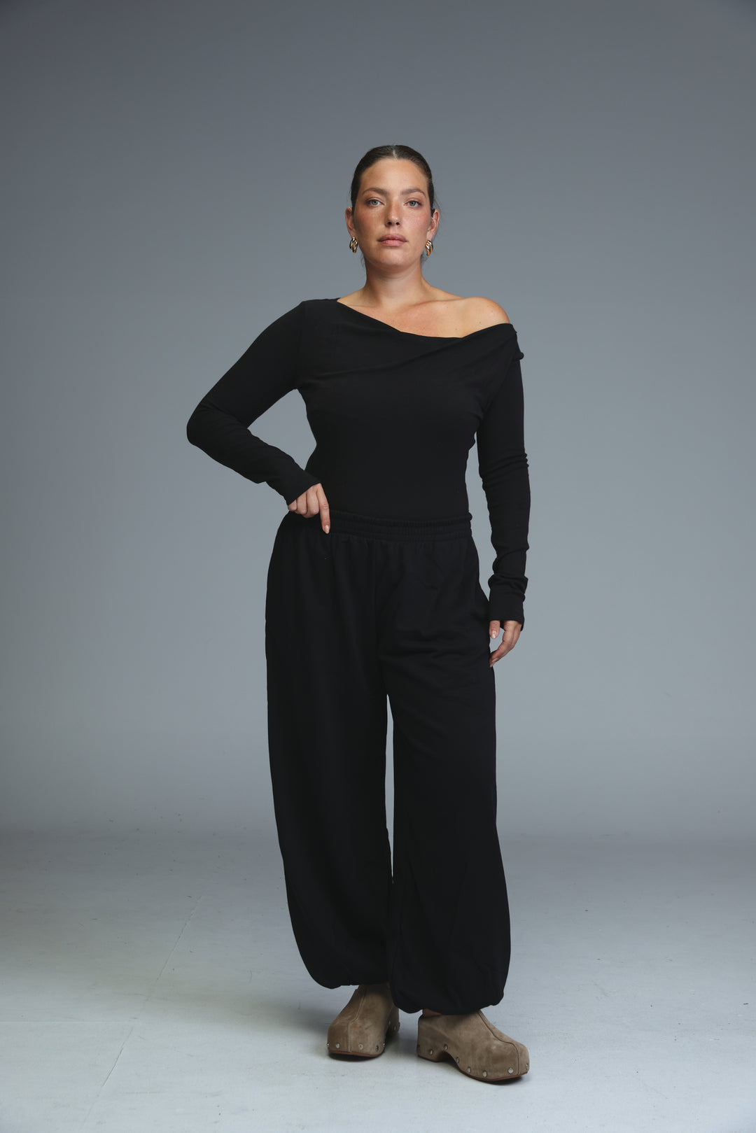 Miss purple black off-the-shoulder long-sleeved jumpsuit with wide-leg pants front view