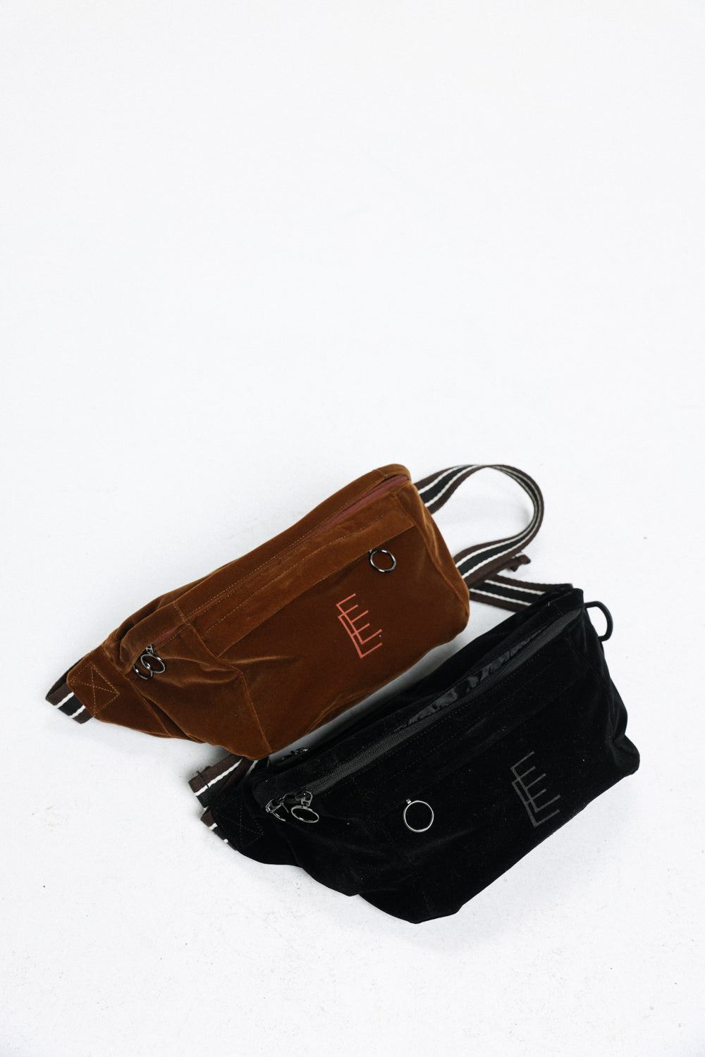 Black Velvet Belt Bag  תיק פאוץ חגורה לנשים