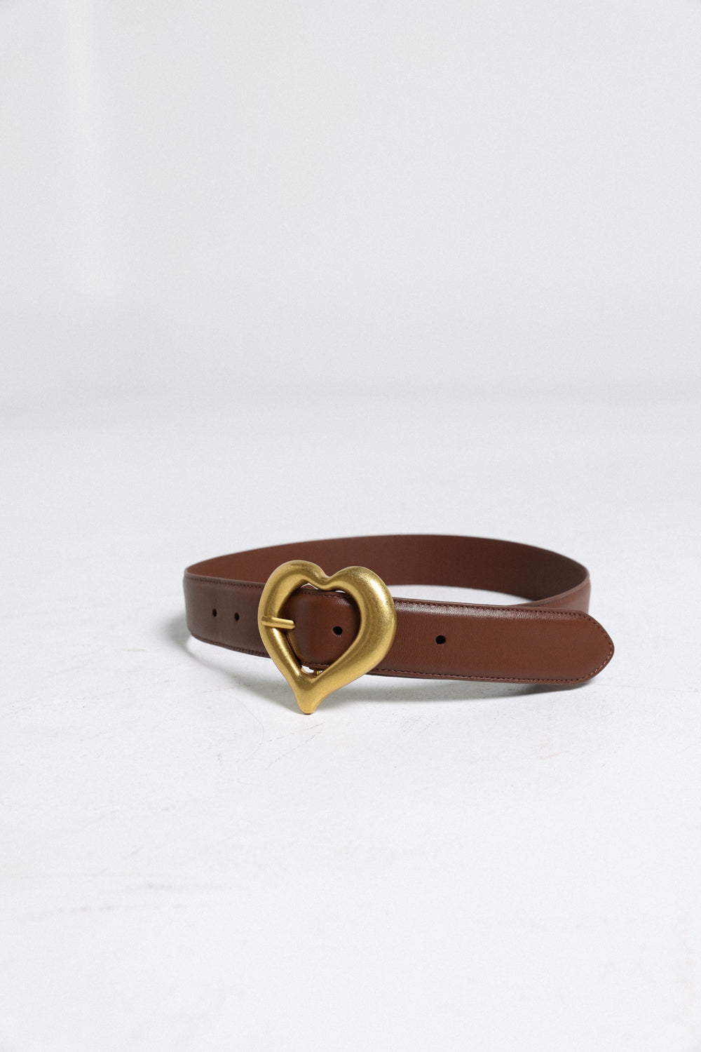 חגורת נשים דגם Heart Brown Belt עם אבזם לב