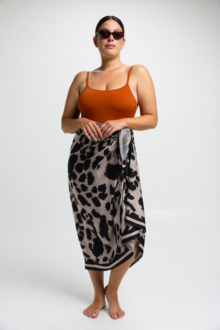 סרונג לחוף Black Sarong סיסטארז