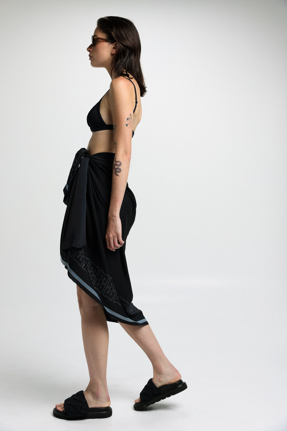 סארונג לחוף Black Sarong חצאית סרונג