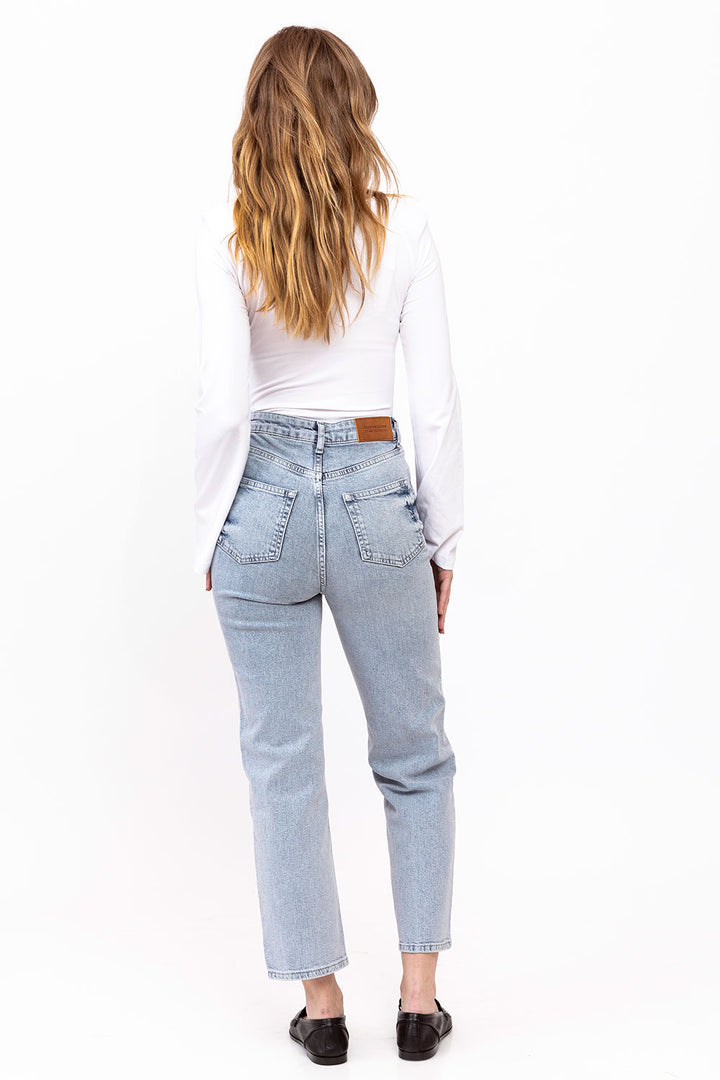 ג'ינס לנשים גזרת קרסול דגם Ankle Light Blue Denim מידה סמול