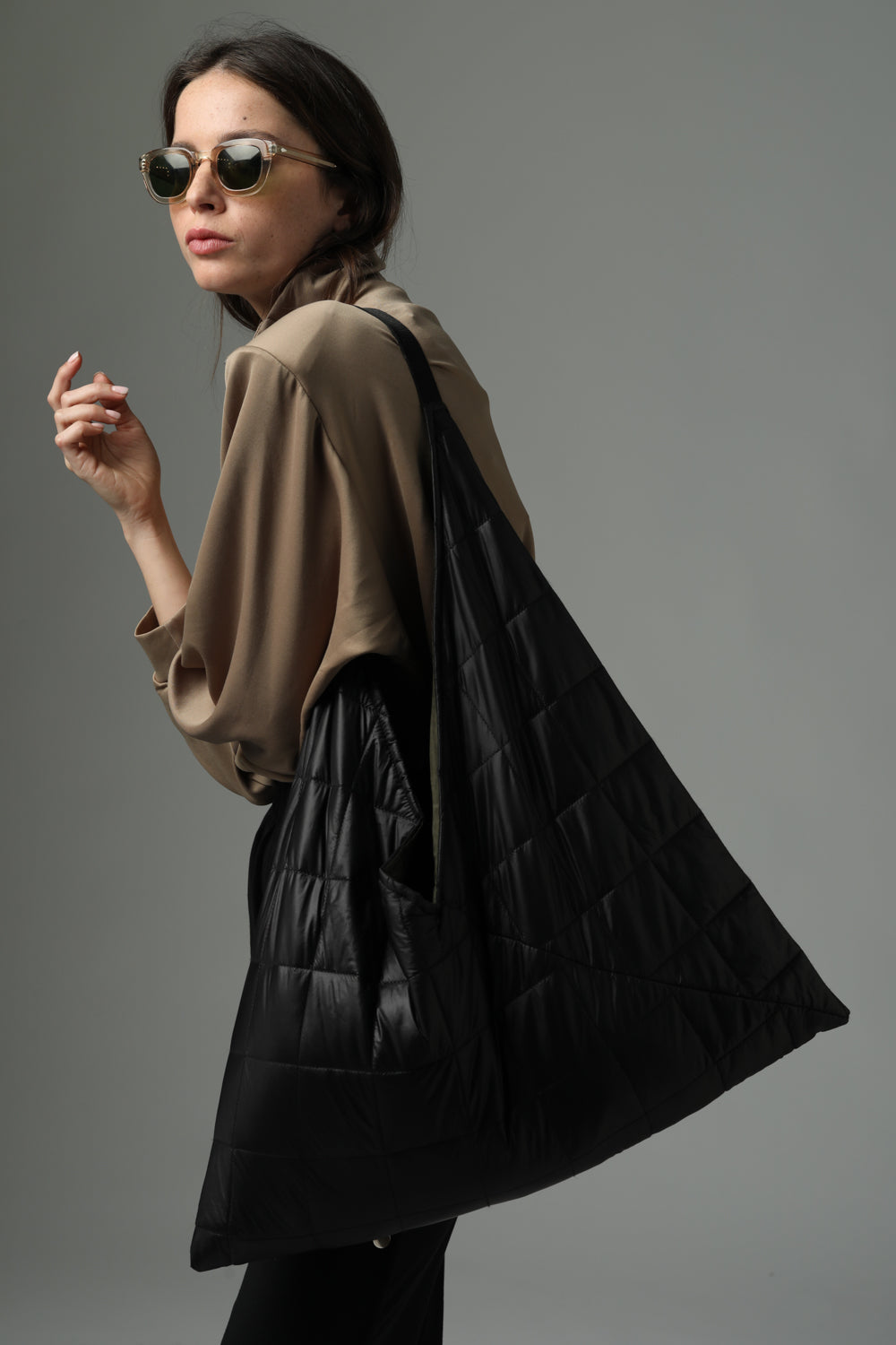 תיק שחור מרופד לאישה Quilted Black Bag 