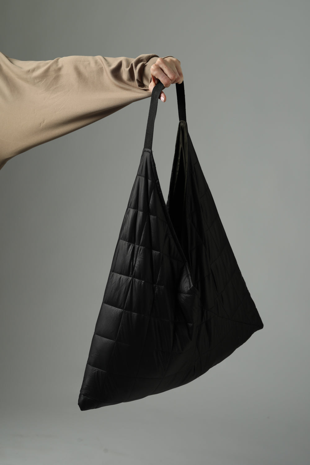  תיק שחור מרופד לנשים דגם Quilted Black Bag 