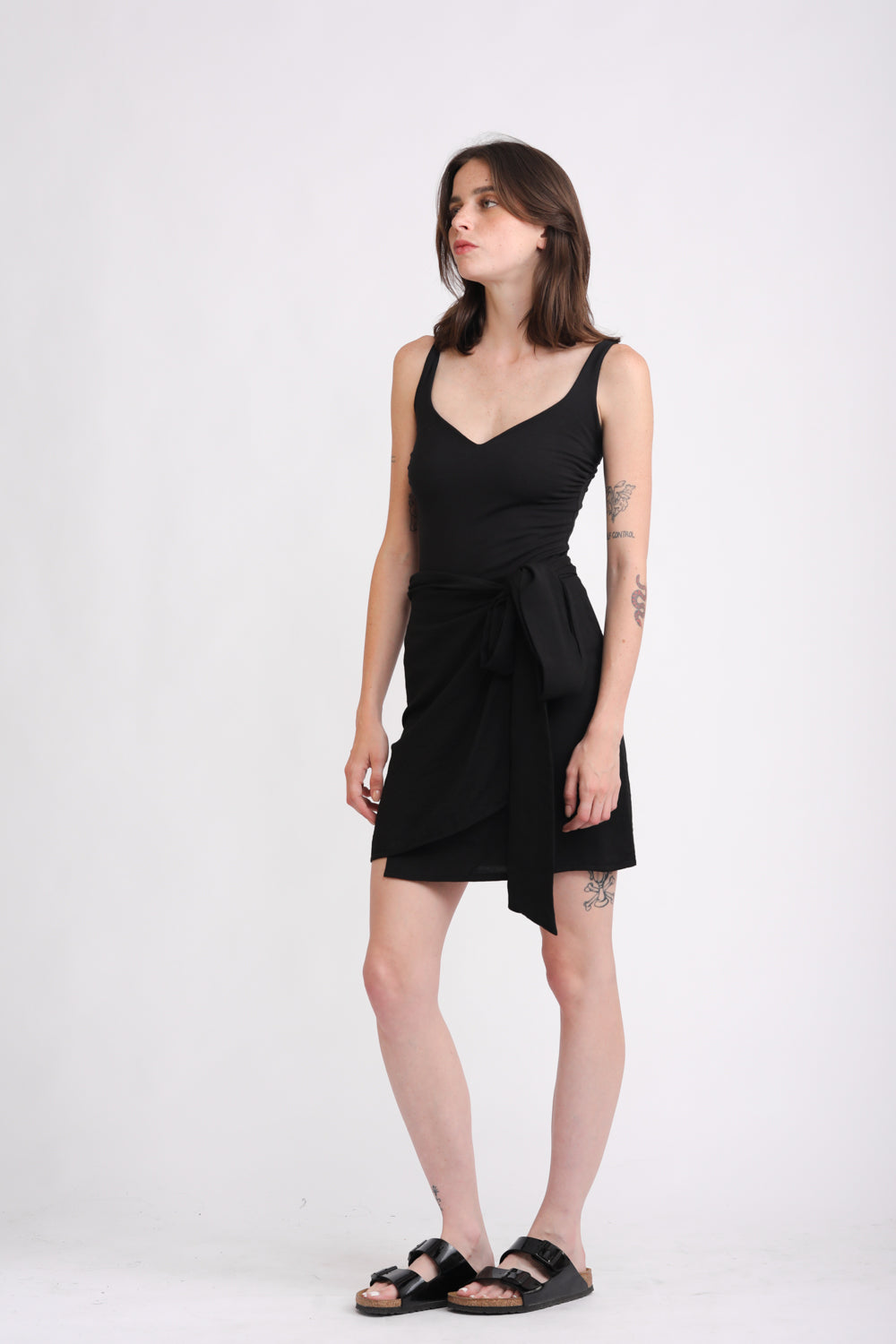 חצאית מיני מעטפת שחורה דגם Island Black Skirt