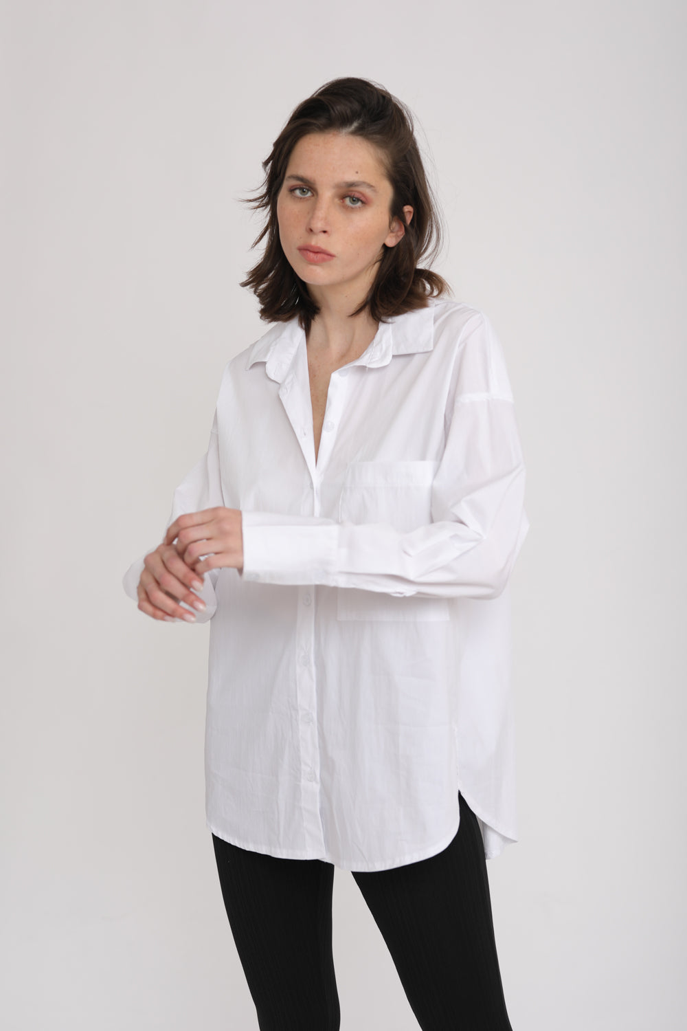 חולצה לבנה מכופתרת לנשים True White Buttoned Shirt