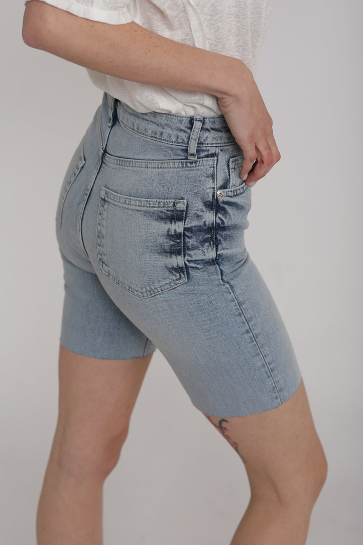 Short Light Blue Denim מכנסי ג'ינס קצרים לנשים מידה XS