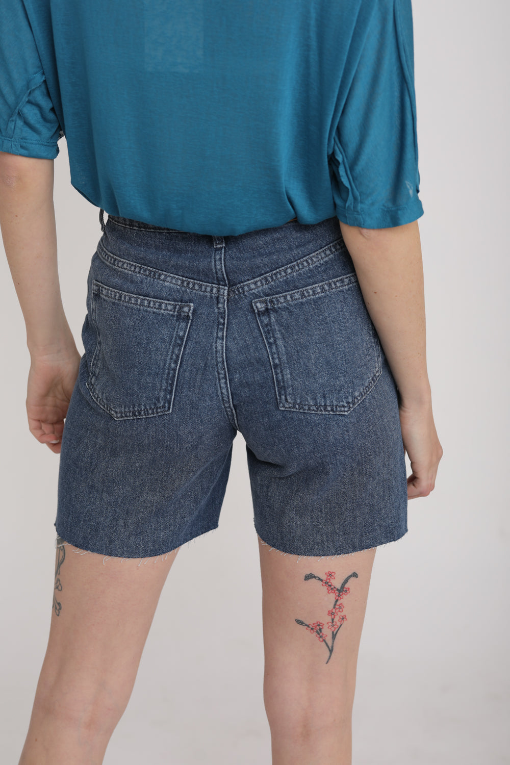 Short Baggi Blue Denim מכנסי ג'ינס קצרים בגזרה משוחררת גבוהה