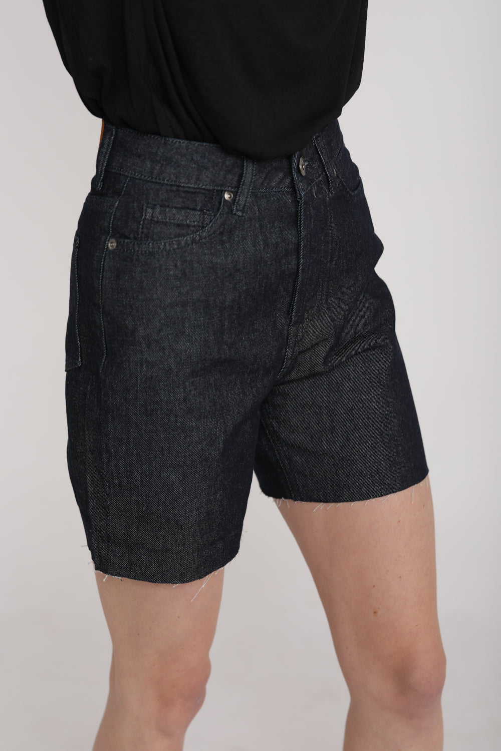 Short Baggi Dark Blue Denim מכנסי ג'ינס קצרים בגזרה משוחררת