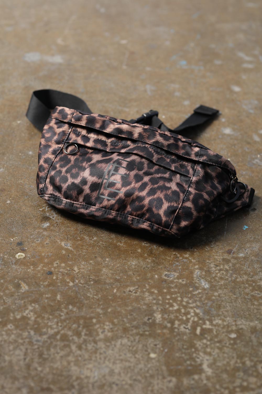 תיק פאוץ לנשים EE Leopard Belt Bag 