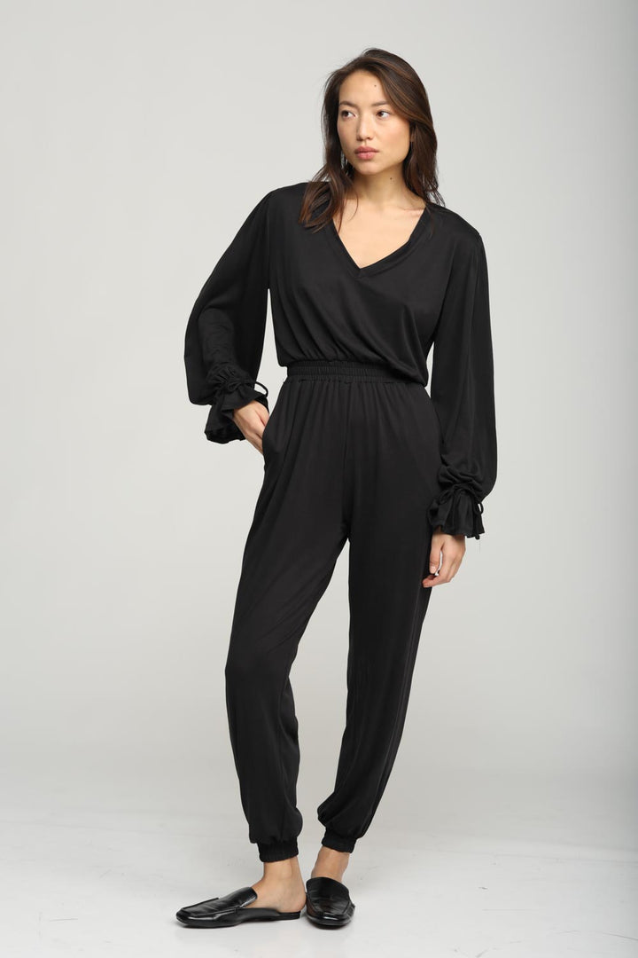  אוברול שחור ארוך Belong Black Jumpsuit עם כיסים