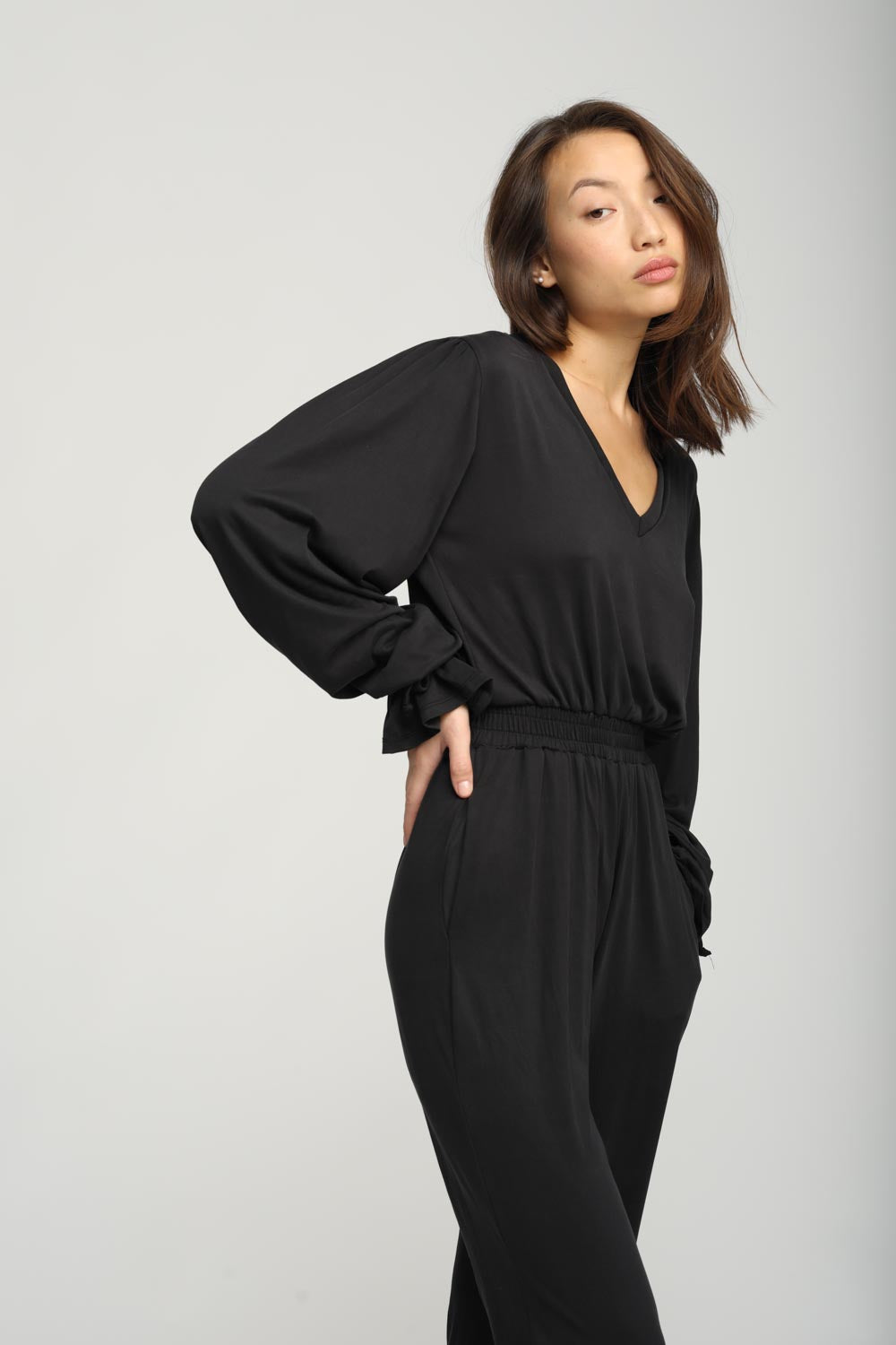  אוברול לנשים Belong Black Jumpsuit